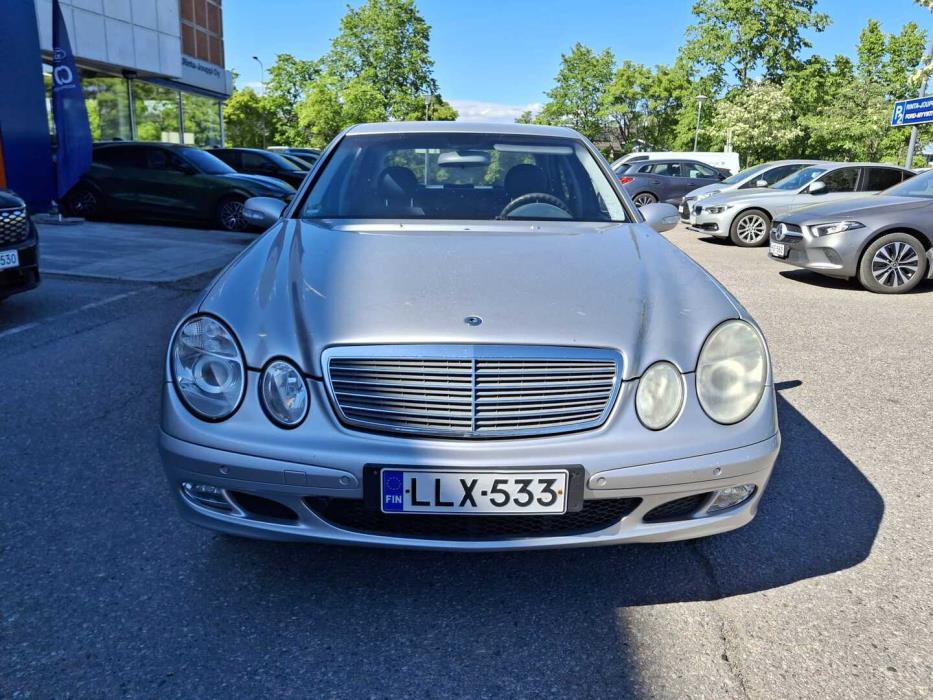 MERCEDES-BENZ E 2004