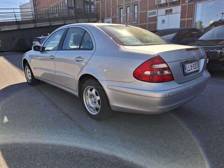 MERCEDES-BENZ E 2004