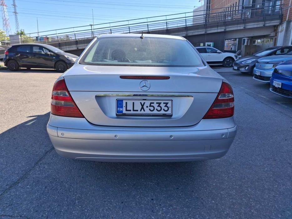 MERCEDES-BENZ E 2004