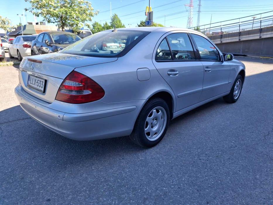 MERCEDES-BENZ E 2004