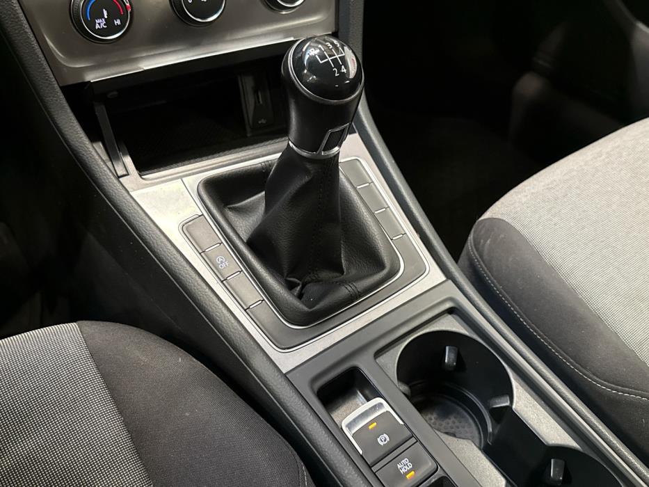 VOLKSWAGEN Golf 2016