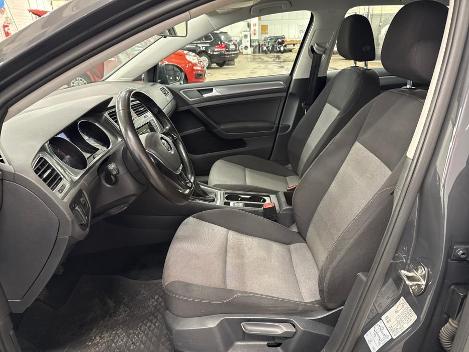 VOLKSWAGEN Golf 2016