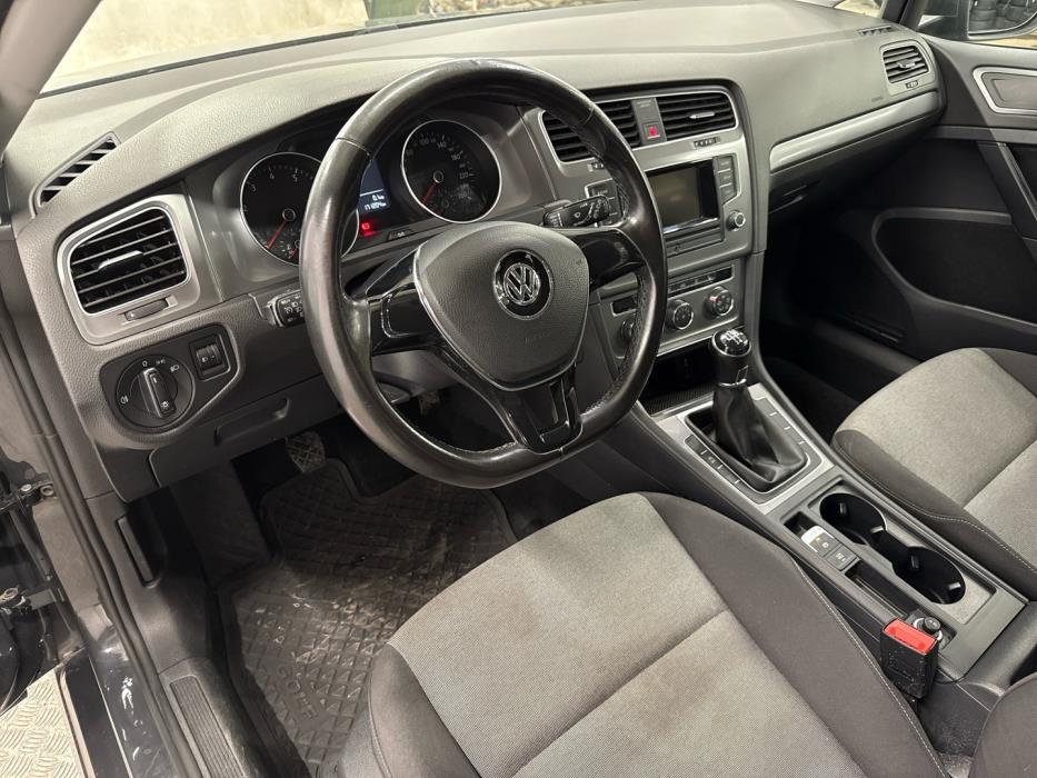 VOLKSWAGEN Golf 2016