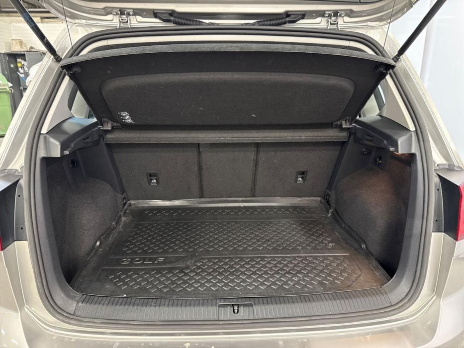 VOLKSWAGEN Golf Sportsvan 2017