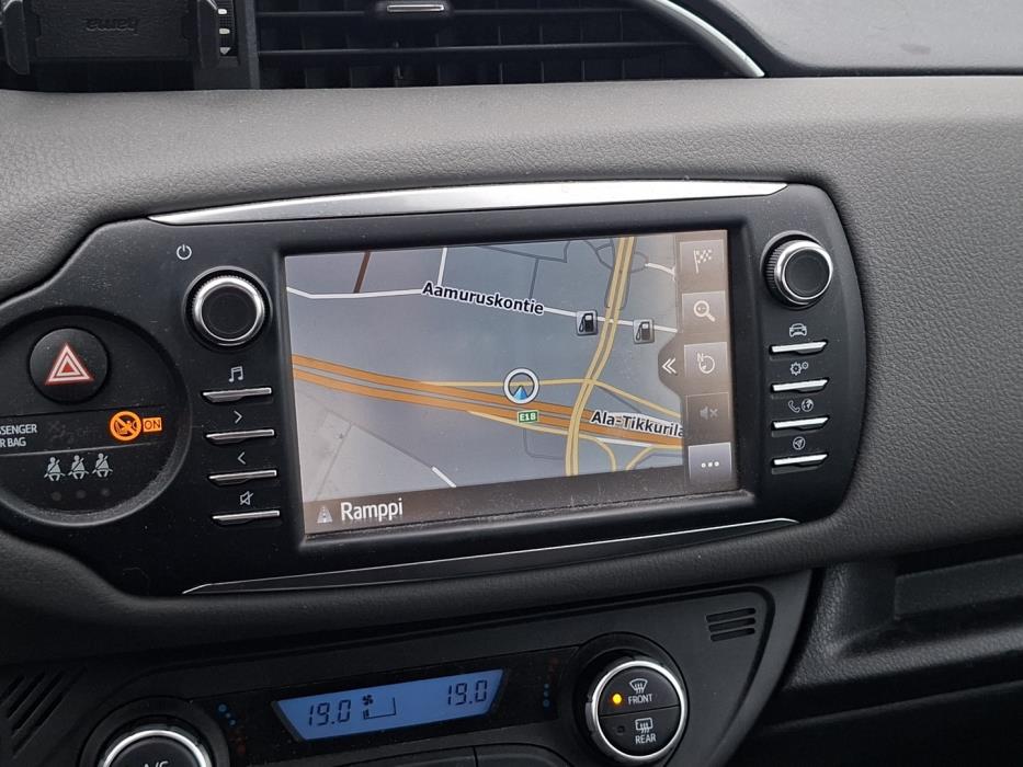 TOYOTA Yaris 2019