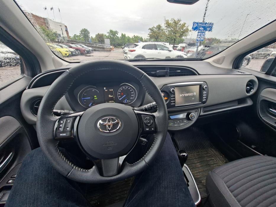 TOYOTA Yaris 2019