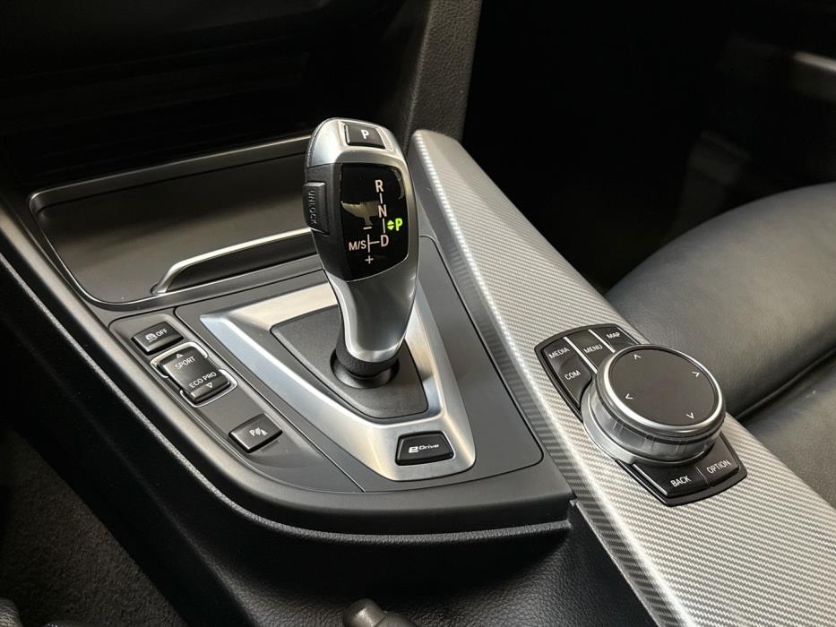 BMW 330 2018