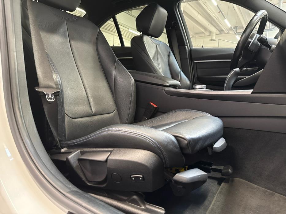 BMW 330 2018
