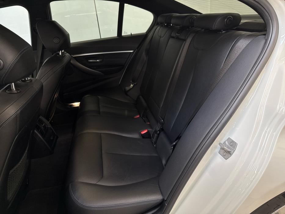 BMW 330 2018