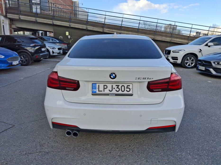 BMW 330 2018