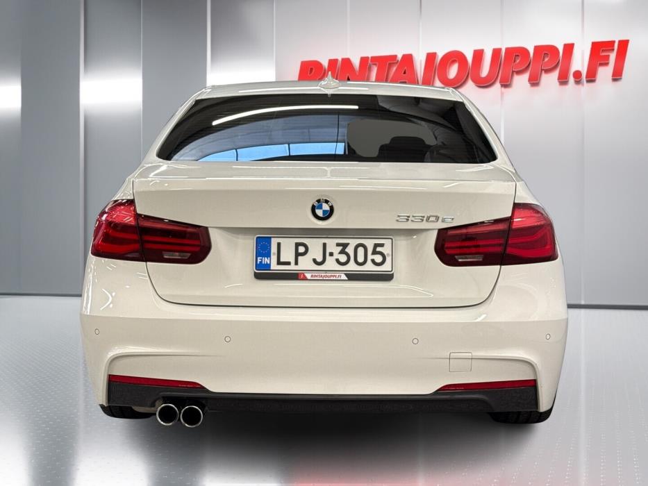 BMW 330 2018