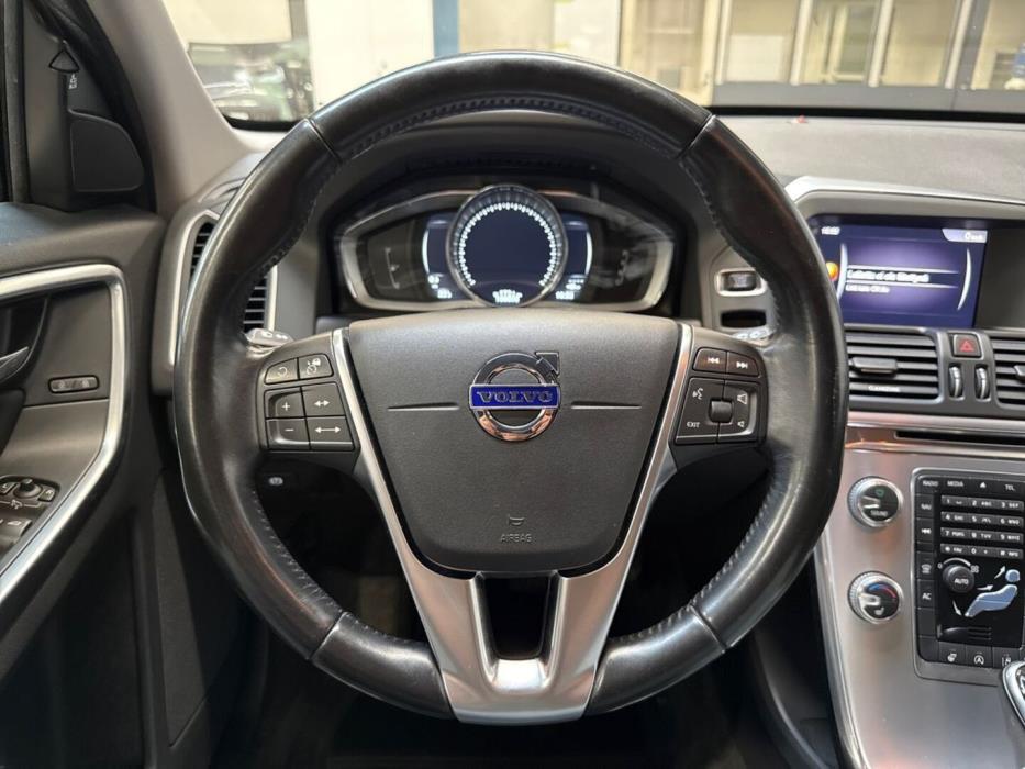 VOLVO XC60 2017