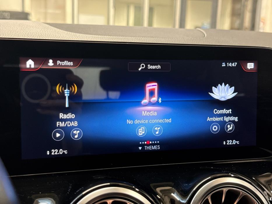 MERCEDES-BENZ EQA 2022