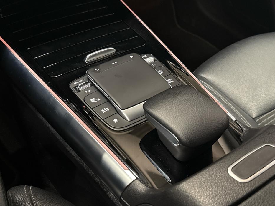 MERCEDES-BENZ EQA 2022