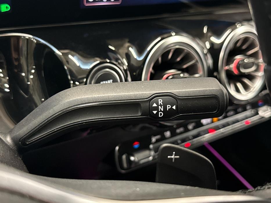 MERCEDES-BENZ EQA 2022