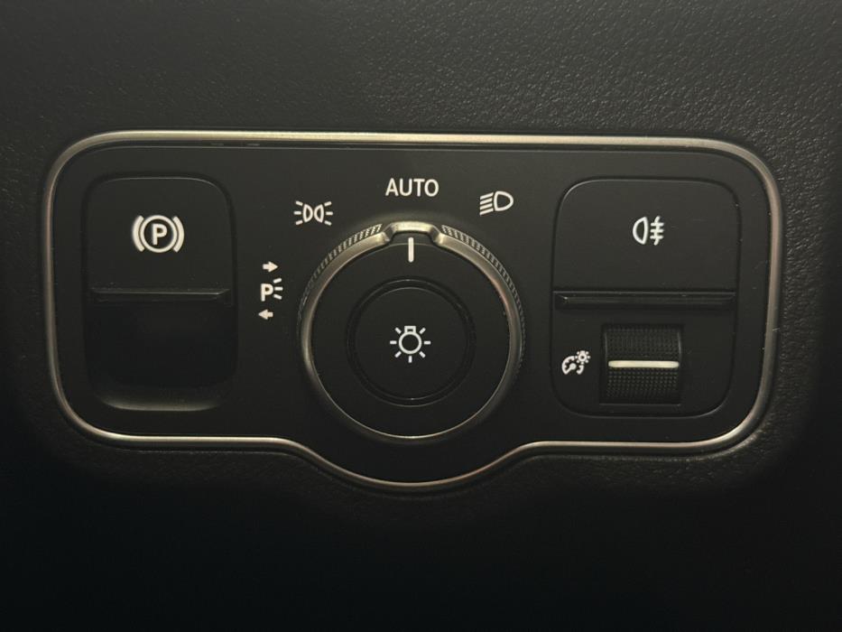 MERCEDES-BENZ EQA 2022