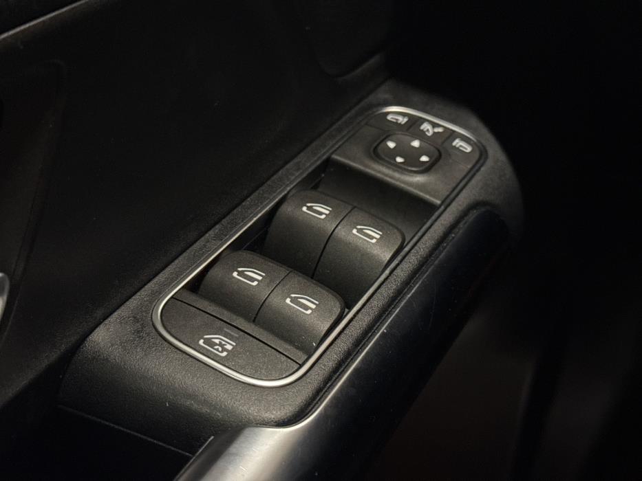MERCEDES-BENZ EQA 2022