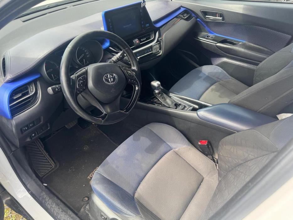 TOYOTA C-HR 2017
