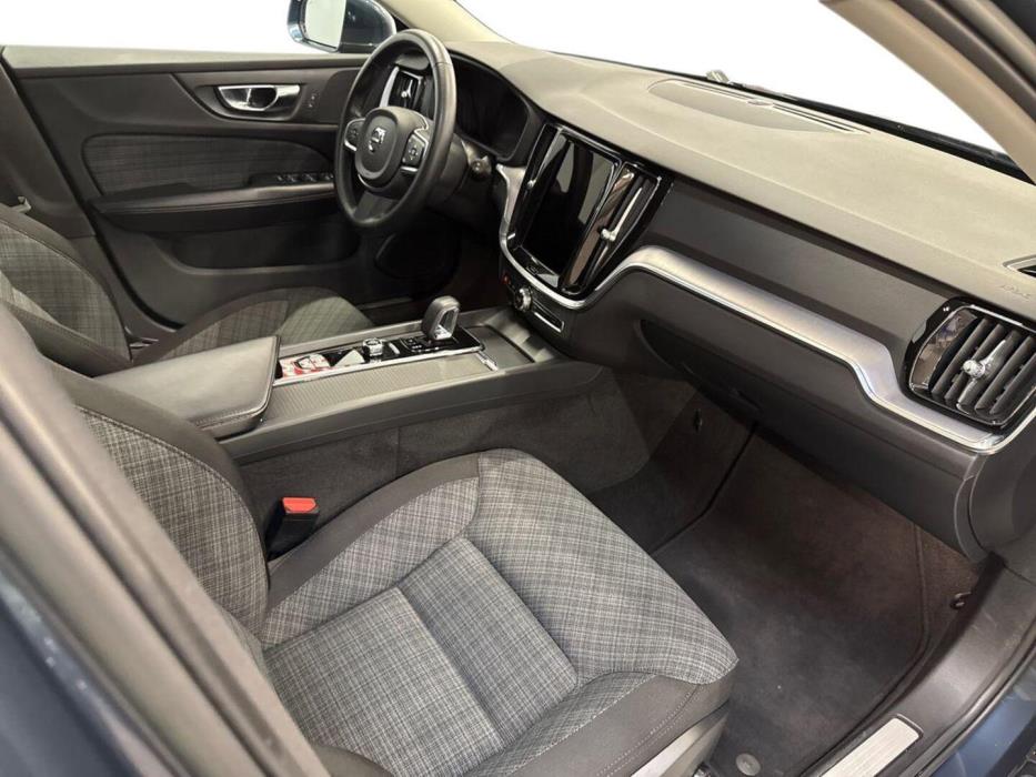 VOLVO V60 2022
