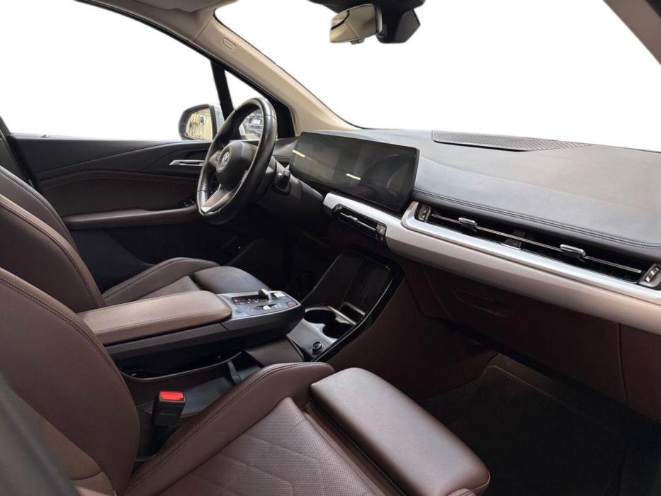 BMW 225 2023