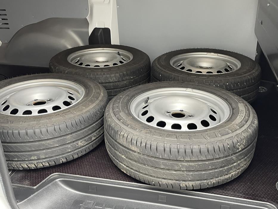 PEUGEOT E-EXPERT 2024