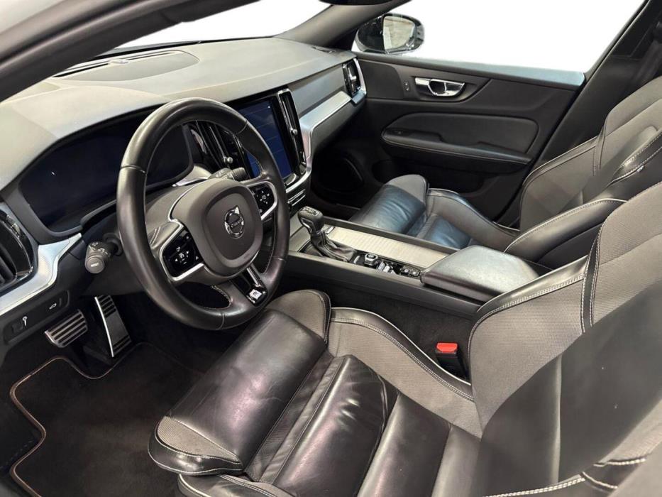 VOLVO V60 2020