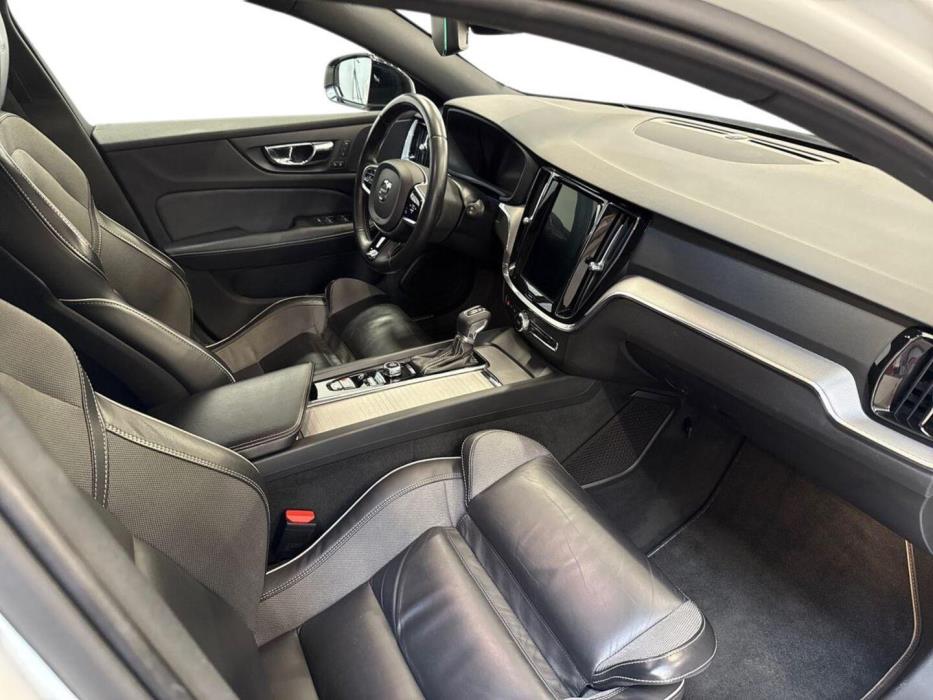 VOLVO V60 2020