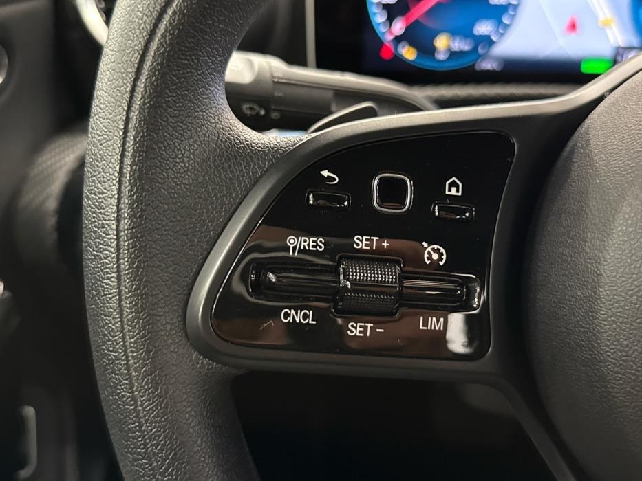 MERCEDES-BENZ A 2020