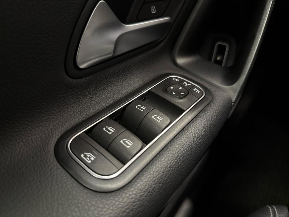 MERCEDES-BENZ A 2020