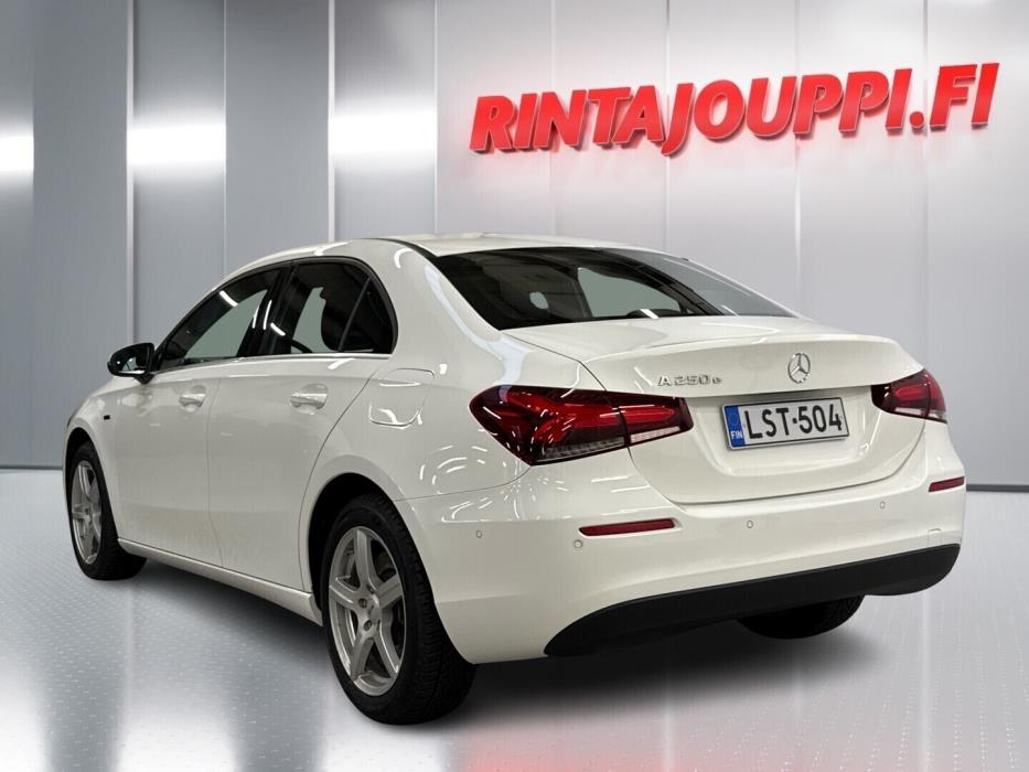 MERCEDES-BENZ A 2020