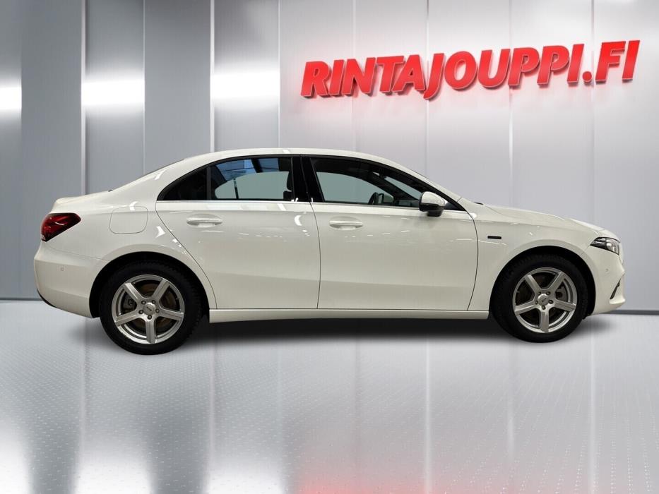 MERCEDES-BENZ A 2020