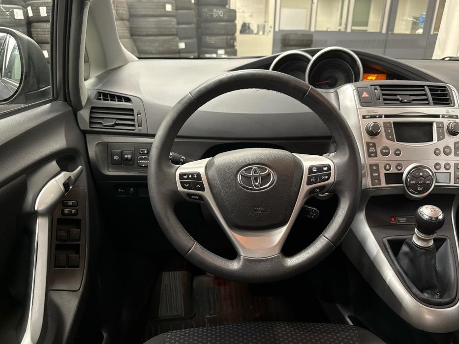 TOYOTA Verso 2010