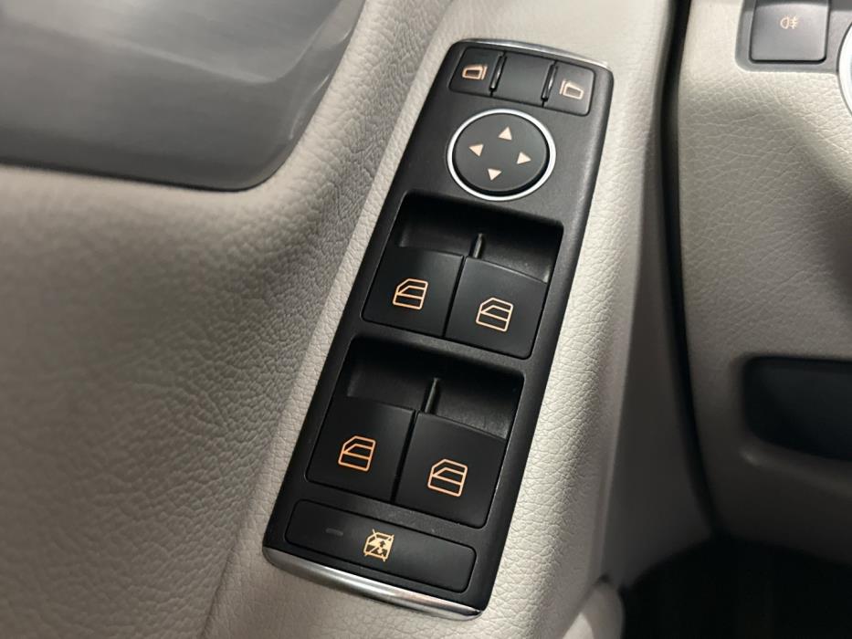 MERCEDES-BENZ C 2012