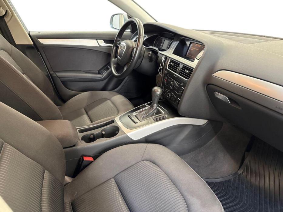 AUDI A4 2011