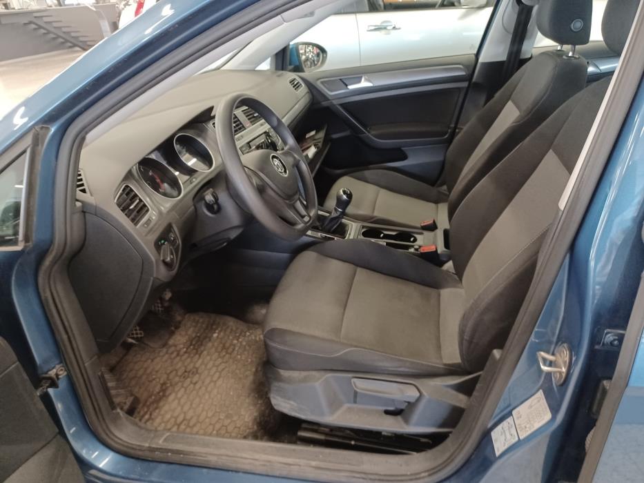 VOLKSWAGEN Golf 2016