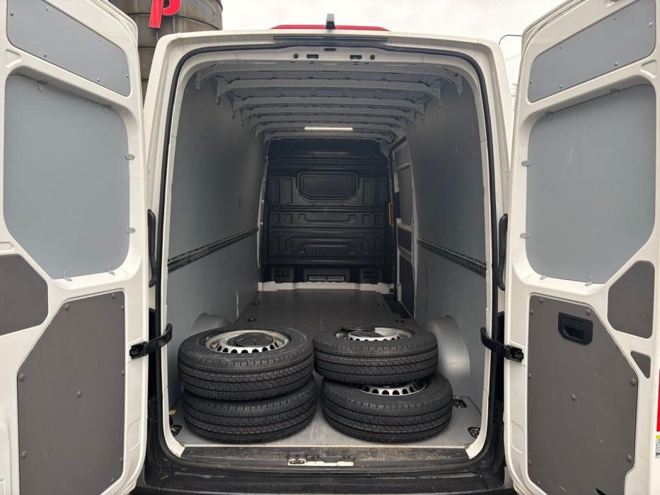 VOLKSWAGEN Crafter 2023