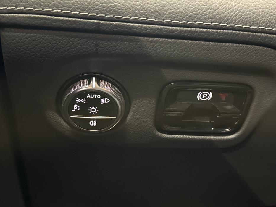 MERCEDES-BENZ EQE 2025