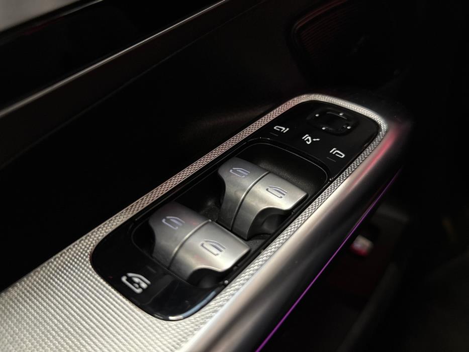 MERCEDES-BENZ EQE 2025