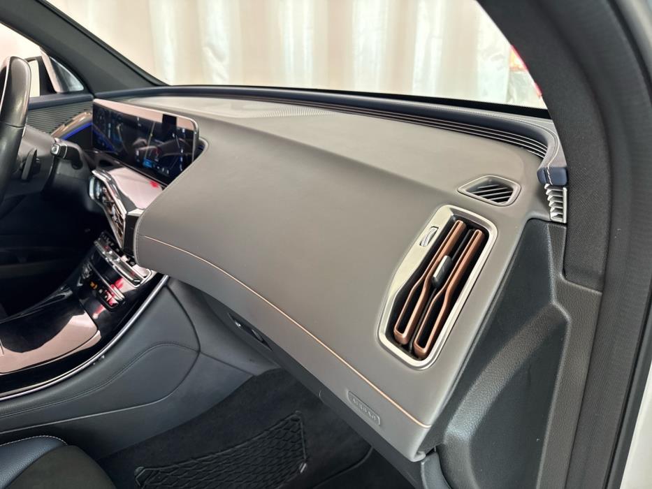 MERCEDES-BENZ EQC 2020