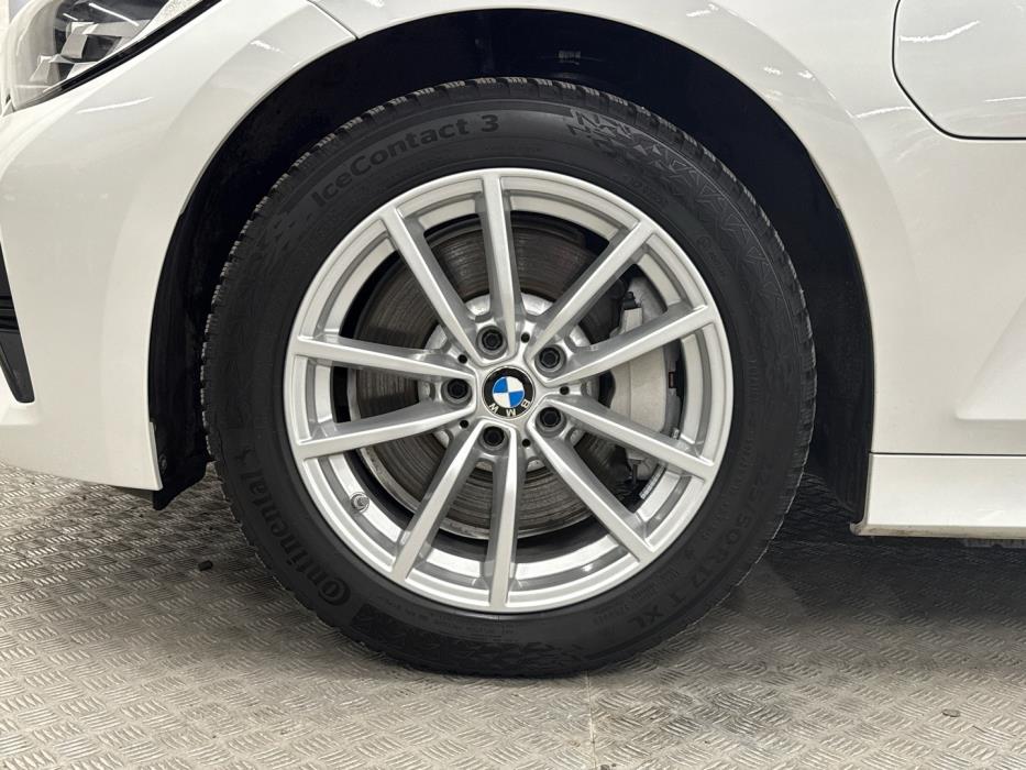 BMW 330 2021