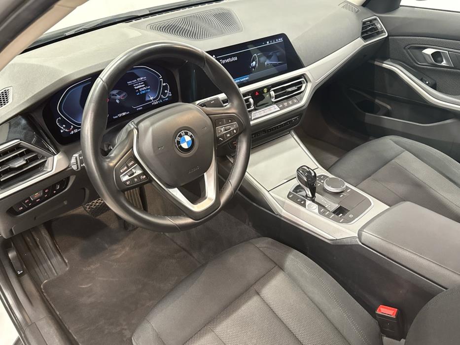 BMW 330 2021
