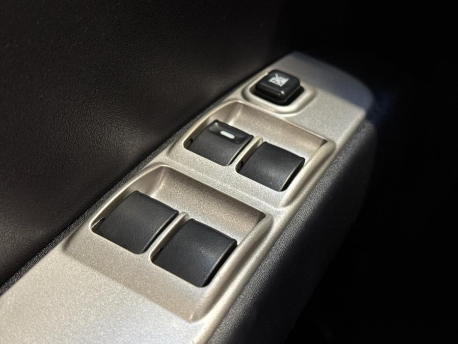 MITSUBISHI L200 2015