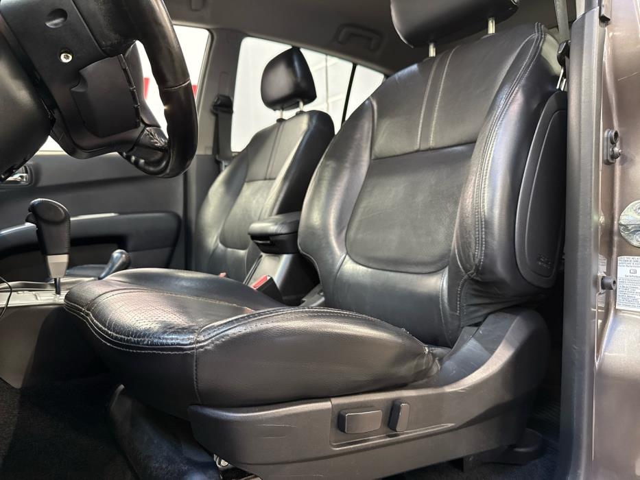 MITSUBISHI L200 2015