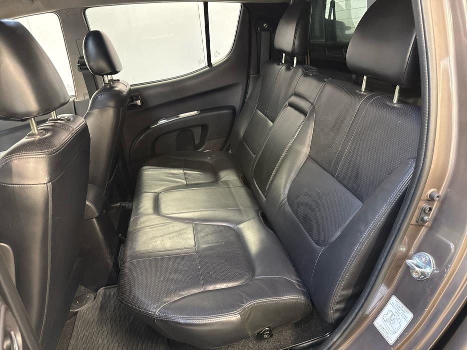 MITSUBISHI L200 2015