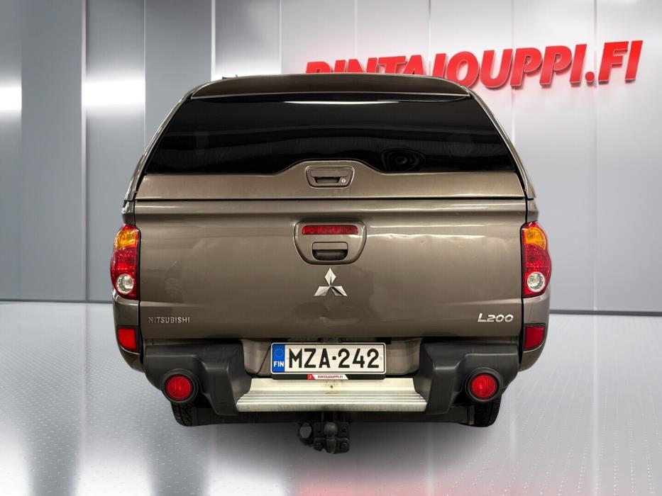 MITSUBISHI L200 2015