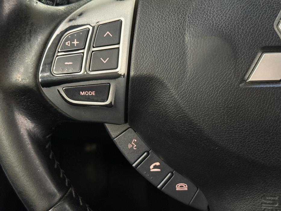 MITSUBISHI L200 2015