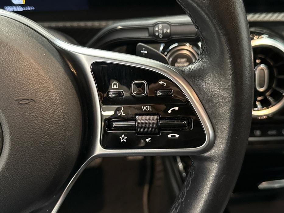 MERCEDES-BENZ A 2022