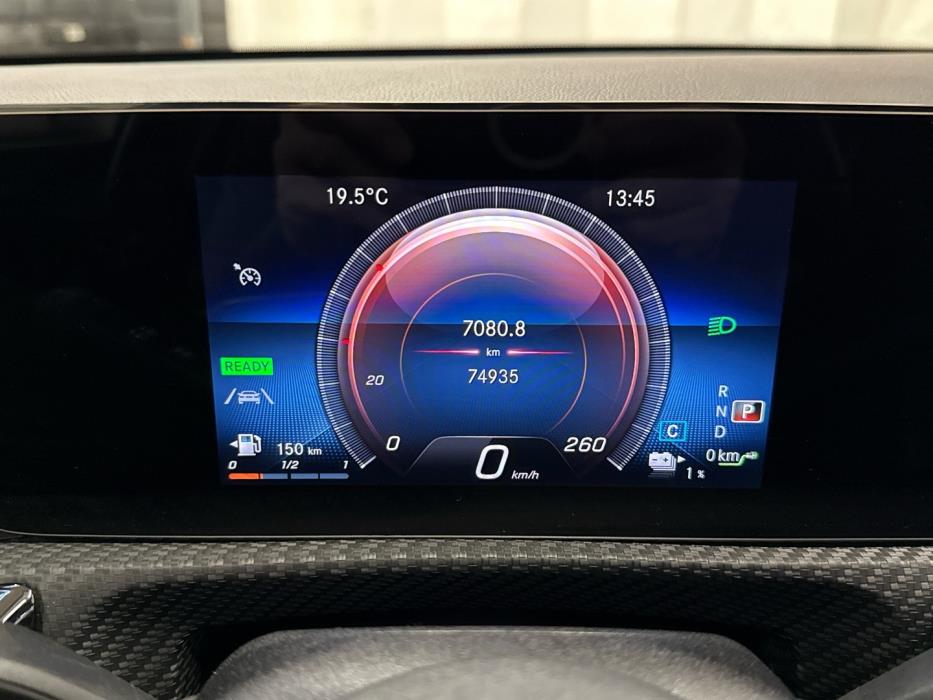 MERCEDES-BENZ A 2022