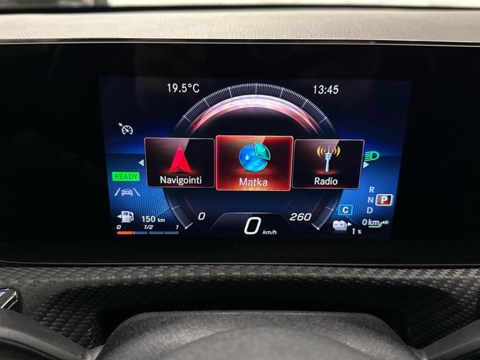 MERCEDES-BENZ A 2022