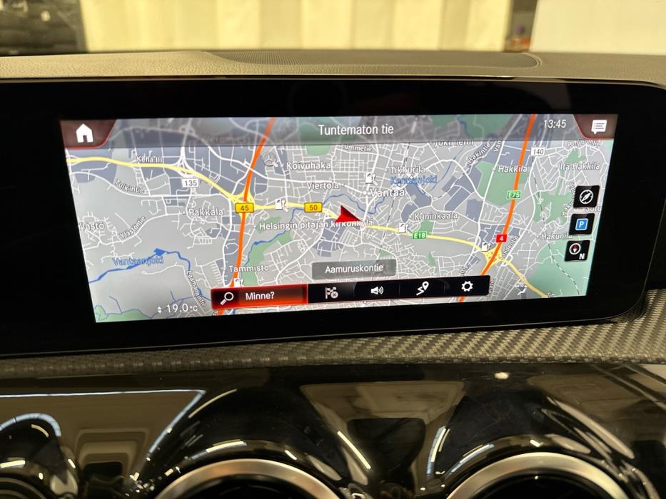 MERCEDES-BENZ A 2022